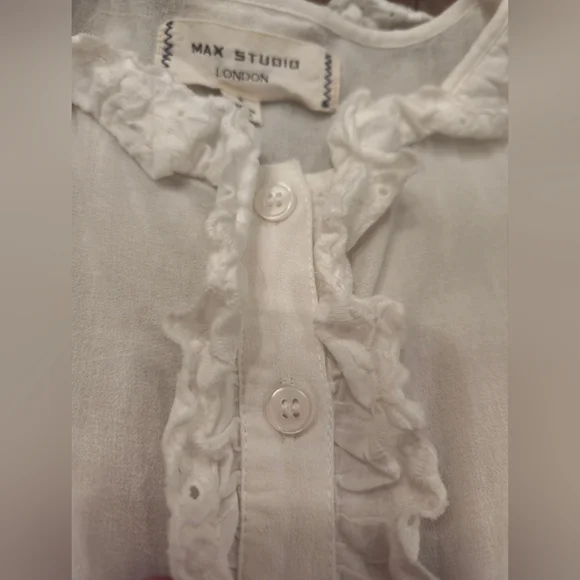 Max Studio London White Eyelet Sleeveless Blouse - Picture 5 of 11